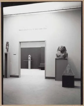 Room with three objects and a passage; 5000 years of art from Egypt from t... Foto stock