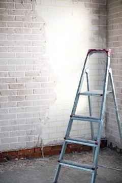 Room under renovation with stepladder, wall finishing, plaster and paint pr.. Stock Photos