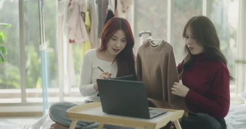 Roommate concept of 4k Resolution. A couple of Asian women helping each oth.. Stock Footage 247379951