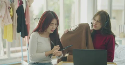 Roommate concept of 4k Resolution. A couple of Asian women helping each oth.. Stock Footage 316423376
