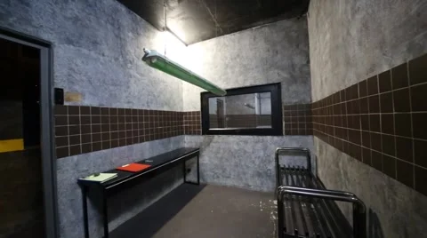 Rooms panorama for questioning with mirror, table and bench. Vídeos de archivo 64474980