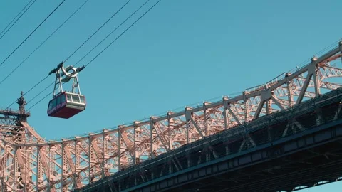 Roosevelt Island Tramway in midair approaching west Stock-Footage 244604635