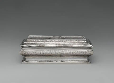 Root box 172732 R.F. Such oblong boxes were often included in French silver.. Fotos de archivo