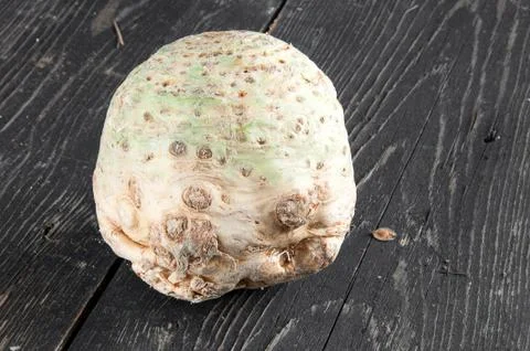 Root of Celery on a wooden table Foto stock