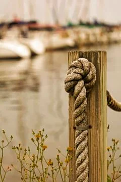 Rope &amp; post Stock-Fotos