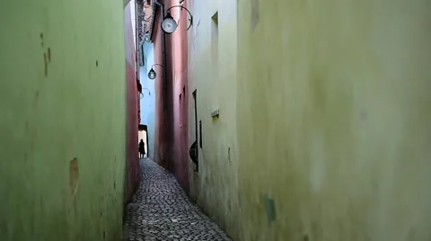 Rope Street or String Street, the narrowest street in Transylvania's Brasov Vídeo Stock 62940132