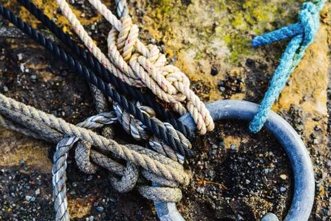 Ropes attached to ring in a harbour Stockfoto's