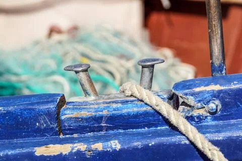 Ropes on Old Rusty Ship Closeup. Old Frayed Boat Rope as a Nautical Background Foto stock