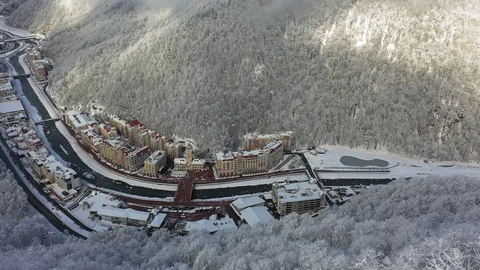 Rosa Khutor ski resort, Sochi, Krasnaya Polyana. Winter forest Vidéo 100392495
