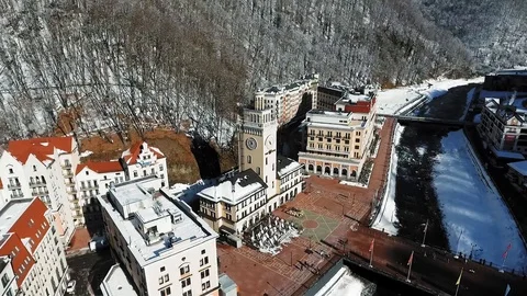Rosa Khutor Sochi. Ski resort. Winter vacation. Snow in mountains. Vidéo 100160310