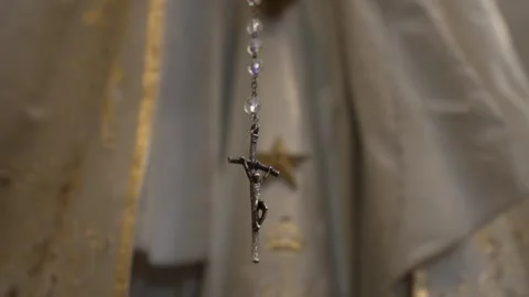 Rosary crucifix hanging highlighting devotion and religious symbolism Stock-Footage 281250928