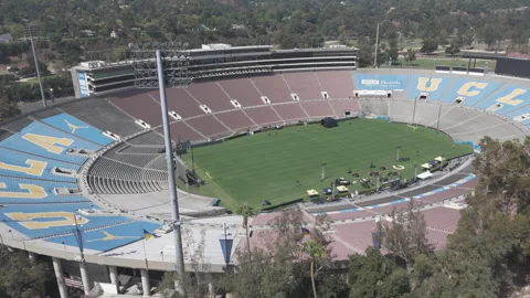 Rose Bowl pull back past lights Pasadena 库存影片 317916944
