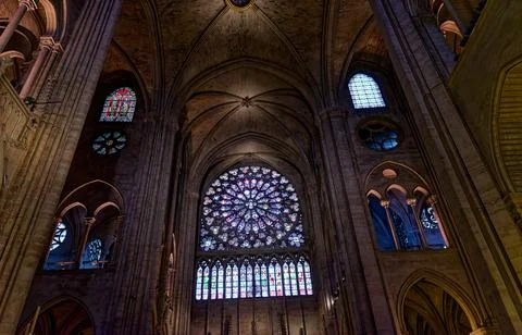 Rose window and Gothic nave inside Notre Dame Cathedral in Paris France 库存照片