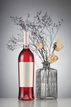 Rose wine bottle with label mockup 스톡 사진
