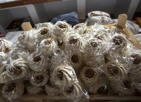 The roses halva in the bazaar. Stockfoto's
