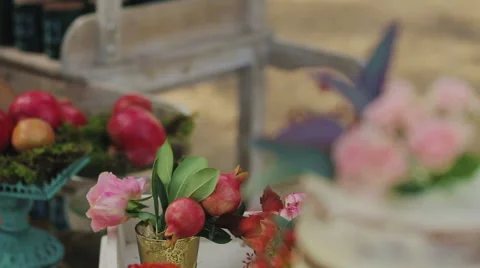 Roses on wedding cake Vidéo 59913648