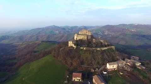 Rossena castle 2 Stock-Footage 108741106