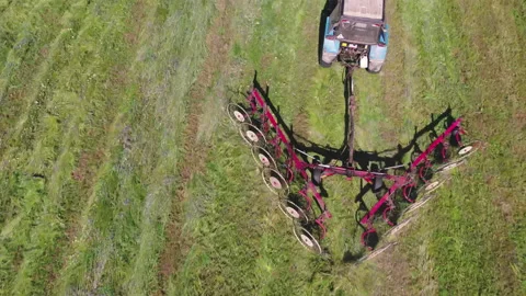 Rotary rake-agitators turn over hay 스톡 동영상 158006128