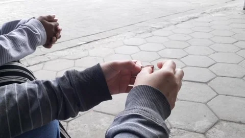 Rotate objects between the fingers of both hands 스톡 동영상 218061144