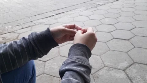 Rotate objects between the fingers of both hands 스톡 동영상 218061147