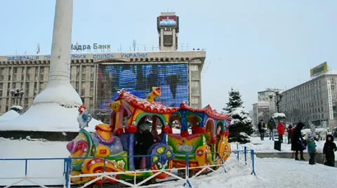Rotated round children's train on main Kreshatik street in Kiev, Ukraine, Video stock 16419734