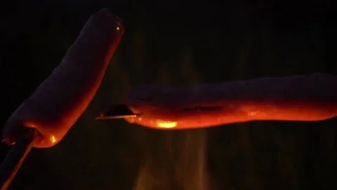 Rotates the sausage over the fire Видео 136422823
