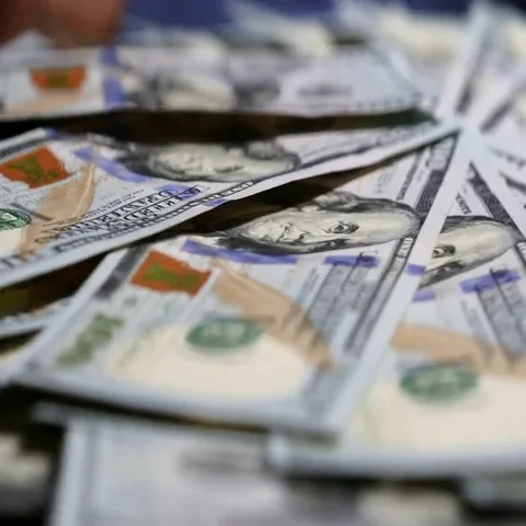 Rotating 100 Dollar Bills Background. 스톡 동영상 69409966