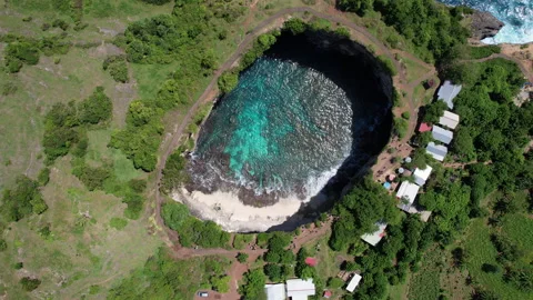 Rotating aerial shot of Broken Beach on sunny day. Nusa Penida, Indonesia. Stock Footage 285093822