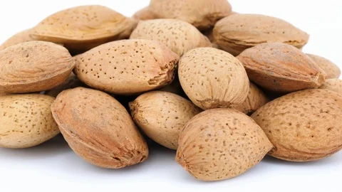 Rotating almonds isolated on white background Vídeo Stock 87684907