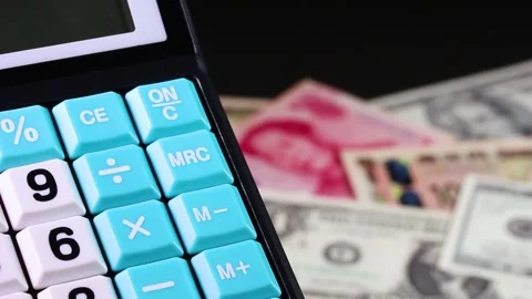 Rotating banknotes and a calculator Stock-Footage 320809175