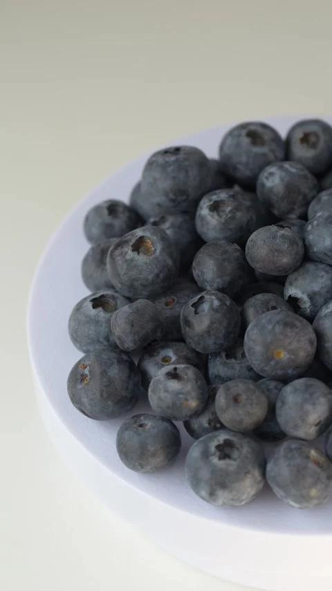 Rotating blueberries on a minimal clean backdrop symbolize nutrient-dense Stock-Footage 333118155