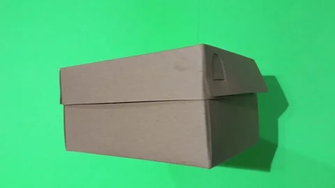 Rotating brown cardboard box or delivery package isolated against a green screen Stock Footage 318231018