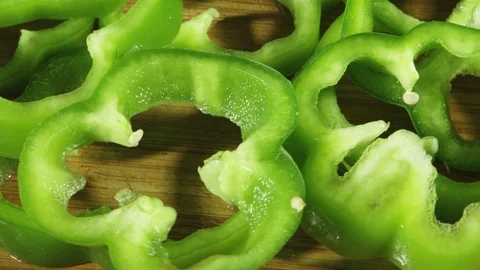 Rotating closeup view of sliced green peppers 스톡 동영상 80132348