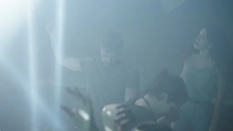 Rotating disco ball reflecting light Vídeos de archivo 170191074