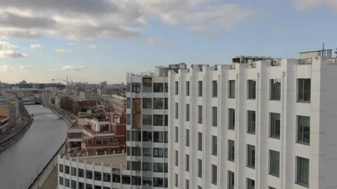 Rotating drone view around riverside residential complex Vidéo 323113986