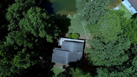 Rotating Eagle Eye View of Lake House 库存影片 96310231
