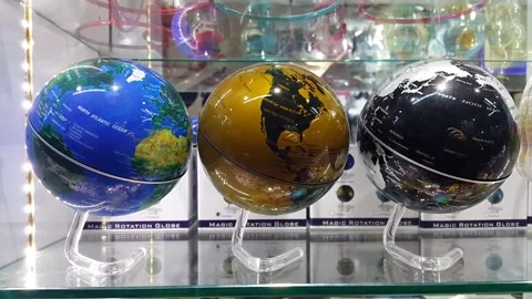 Rotating Earth mock-ups Vídeos de archivo 146238422