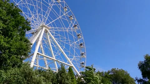Rotating ferris wheel Stock Footage 251822996