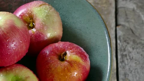 Rotating of fresh apples 库存影片 161250411