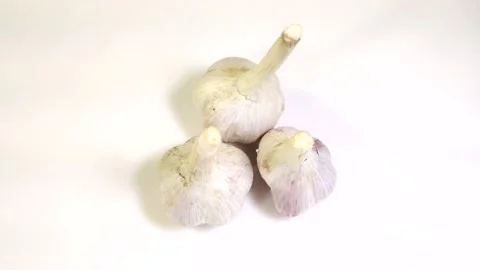 Rotating garlic head on wite background. Stock Footage 165474908