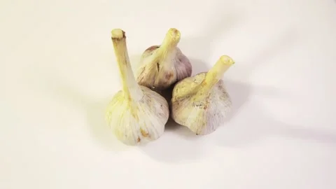 Rotating garlic head on wite background. Stock Footage 165475067