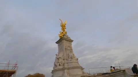 Rotating hyper lapse of the victory memorial at Buckingham palace in Stock Footage 120737881