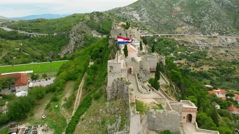 Rotating low aerial view of the side of the fortress of Klis in Split, Stock Footage 219601140
