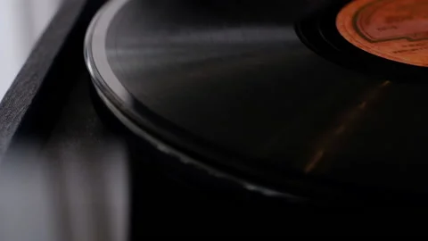 Rotating musical record in an old gramophone Video stock 155965335
