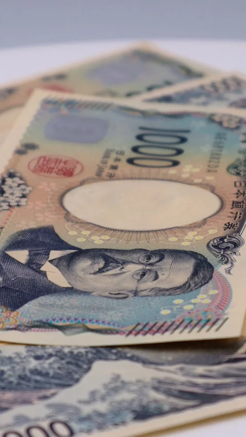 Rotating new 1,000 yen bill Stock Footage 325696151