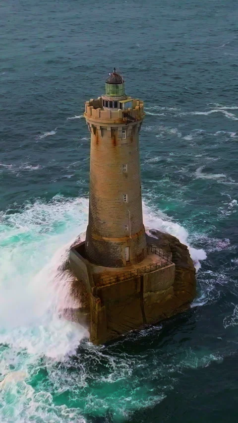 A rotating overhead shot of Phare du Four a lighthouse in Bretagne France. An Vídeos de archivo 320906759