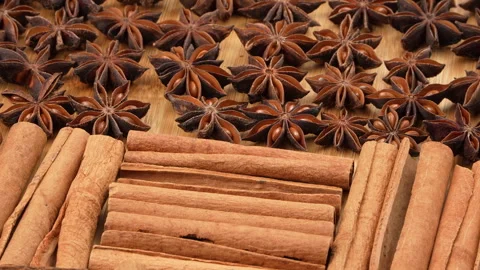 Rotating Perspective Of Star Anise And Cinnamon Spices Vídeos de archivo 331366399