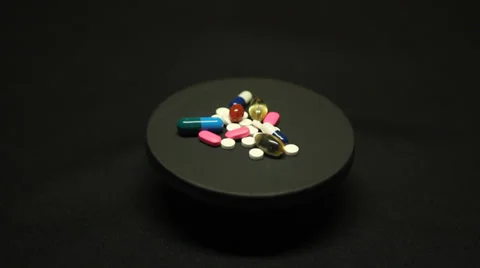 Rotating pile of pills Video stock 32346732