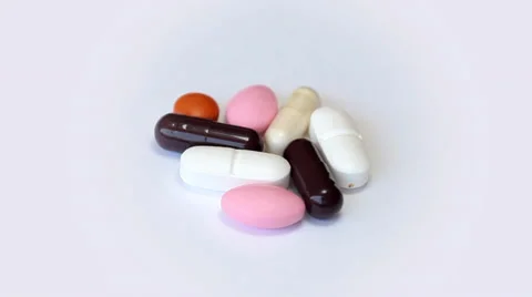 Rotating pills on a white background Vídeo Stock 35520443
