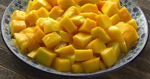 A rotating plate with diced ripe mango pieces. Stock Footage 325869962
